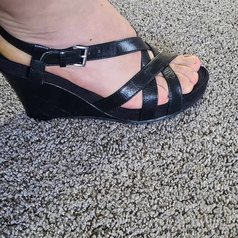 Comfortable strappy sandals